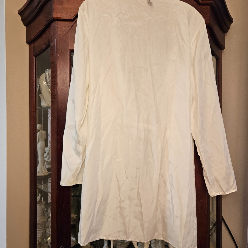 Vintage Floral Nikrooz White Satin with Lace Kimono - Picture 5 of 8